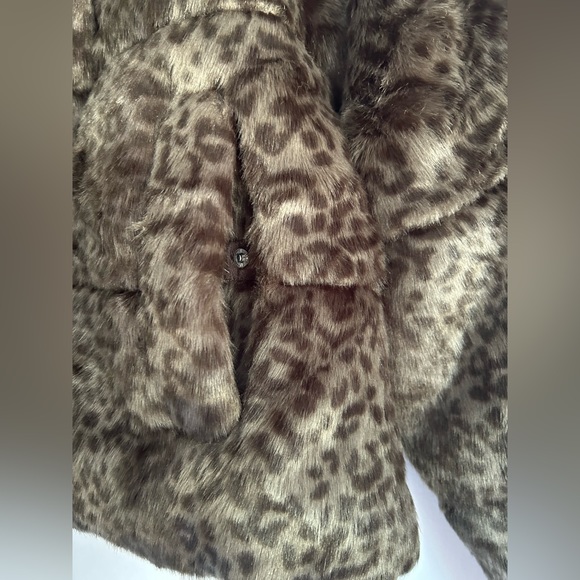 β¨NWOTβ¨ Abercrombie & Fitch βThe A&F Mini Pufferβ Faux Fur Coat Cheetah Pβ¦ - Picture 5 of 6